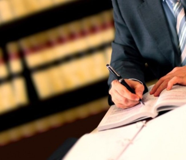O Prejulgado nº 6 do TCE-PR determina que os trabalhos de assessoria jurídica e contábil dos órgãos públicos devem ser executados por profissionais concursados. Foto: Divulgação
