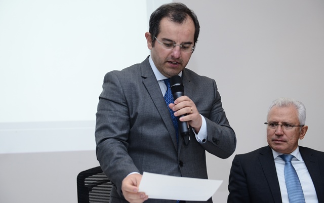 Ao lado do presidente do TCE-PR, conselheiro Durval Amaral, o conselheiro Ivan Bonilha discursa na solenidade de posse da diretoria do Instituto Rui Barbosa no biênio 2018-2019. Foto: Divulgação/TCU