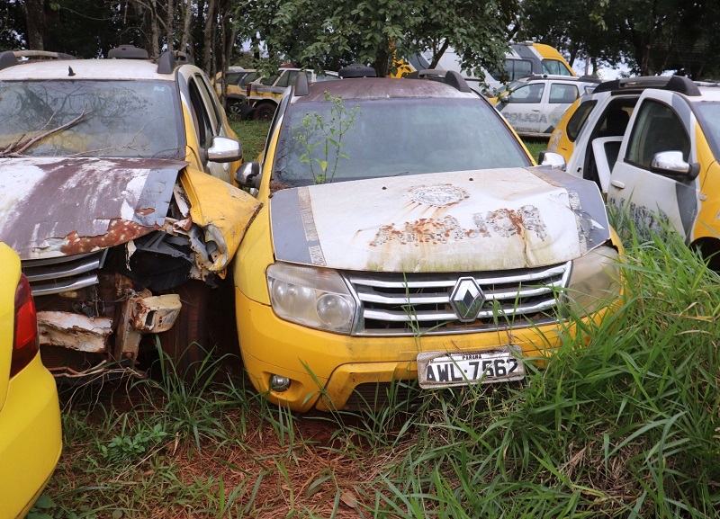 Veículos considerados inservíveis em pátio da Polícia Militar do Paraná (PM-PR), durante auditoria realizada pela 6ª Inspetoria de Controle Externo do TCE-PR em 2023. Foto:TCE-PR
