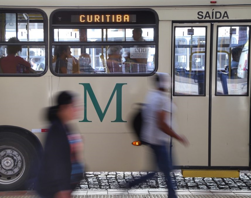 Ônibus da Rede Integrada de Transporte da Região Metropolitana de de Curitiba (RIT). Foto: José Fernando Ogura/Agência Estadual de Notícias (AEN)