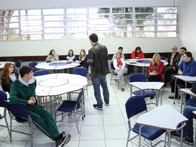 Aula inaugural da capacitação de vereadores mirins, realizada pelo TCE-PR no Colégio Sesi do bairro Boqueirão, em Curitiba. Foto: Wagner Araújo/Divulgação TCE-PR