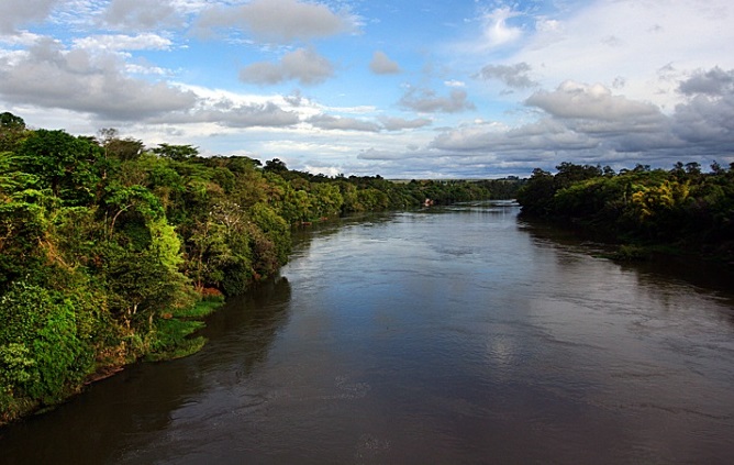 Rio Paranapanema, na divisa entre os estados do Paraná e São Paulo. Foto: Divulgação