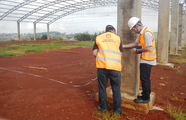 Fiscalização-piloto em obras paralisadas no município de Califórnia (Norte do Estado), realizada por servidores da Coordenadoria de Fiscalização de Obras Públicas (Cofop) do TCE-PR. Foto: Cofop/Divulgação TCE-PR