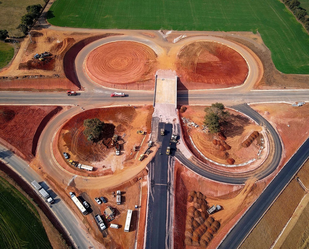 Obra do Contorno Norte de Castro avança e aumenta segurança na cidade ao retirar circulação de tráfego pesado. 08-2021 Fotos Gilson Abreu/AEN