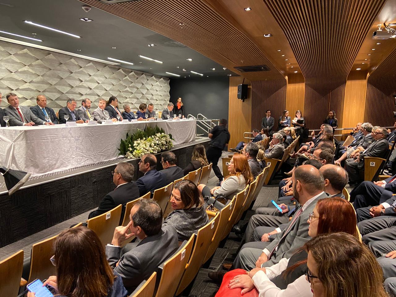 Posse conjunta dos presidentes de quatro entidades que representam o Sistema Tribunais de Contas: Atricon, Abracom, CNPT e IRB,; realizada em Brasília Foto: Divulgação