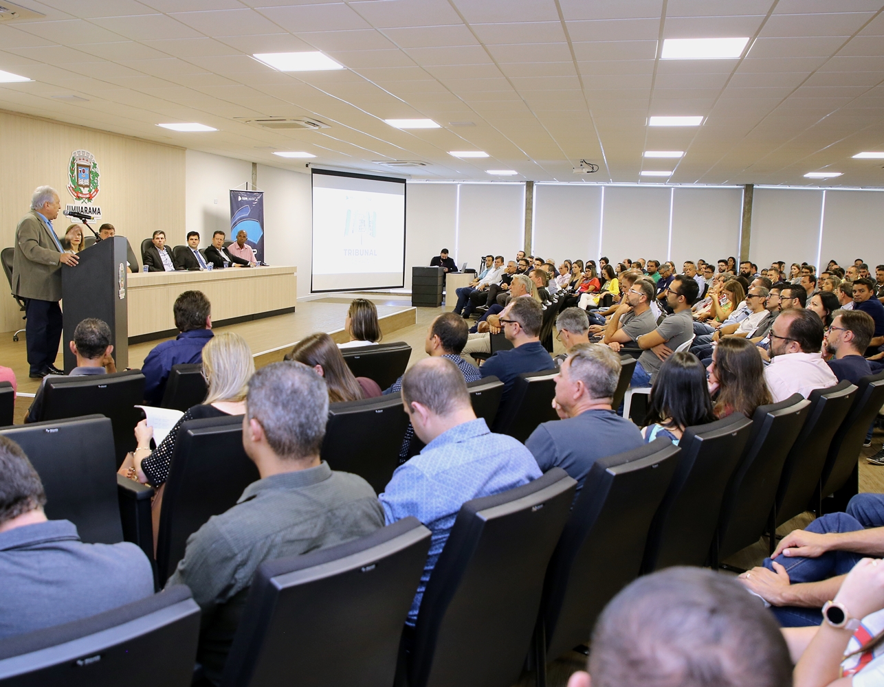 O presidente do TCE-PR, conselheiro Nestor Baptista, discursa na abertura do curso sobre a Prestação de Contas municipal de 2019, realizado em Umuarama, em 7 de fevereiro. Foto: Wagner Araújo/Divulgação TCE-PR