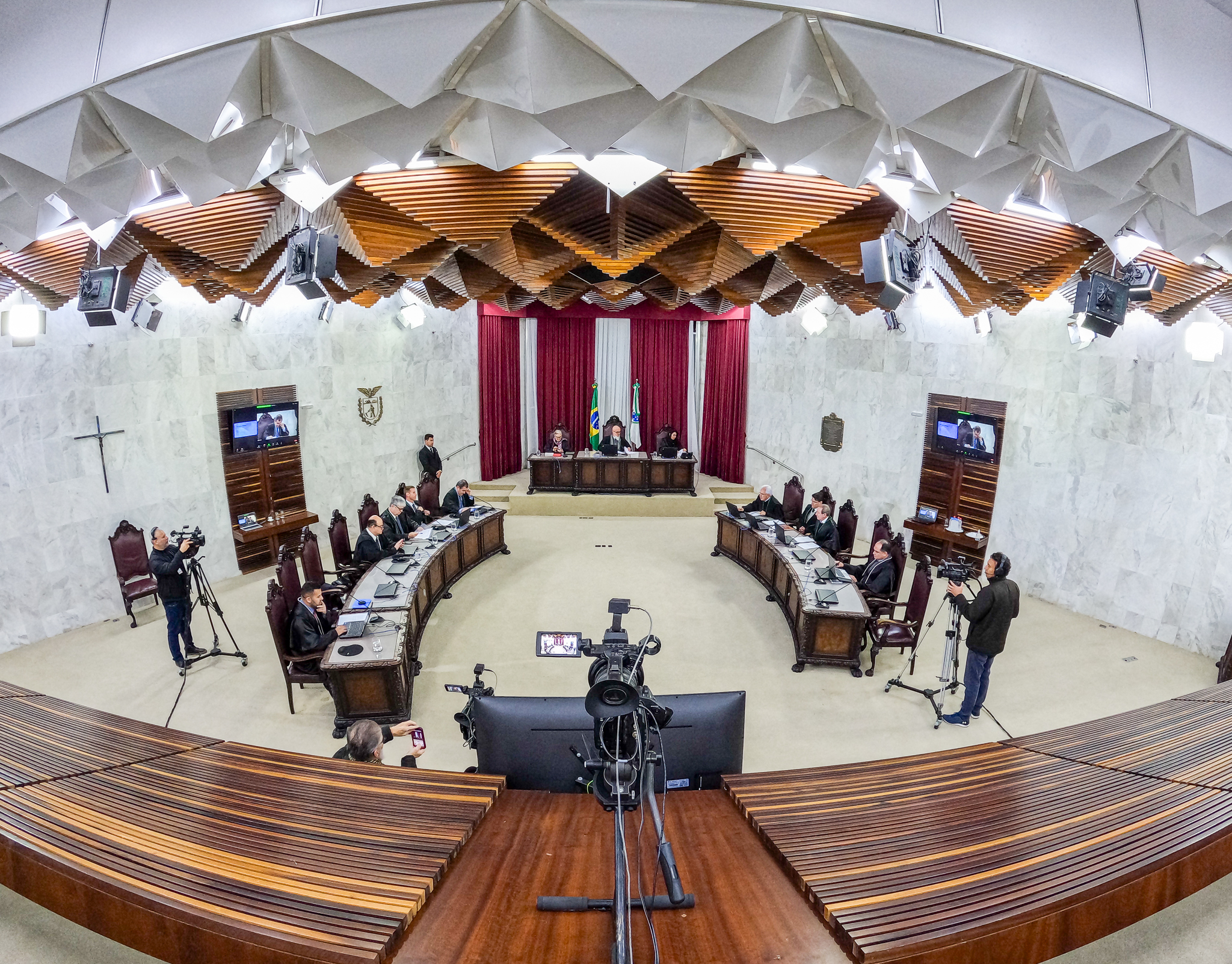 Sessão presencial do Tribunal Pleno do TCE-PR. Foto: Fabiano Contandor/Divulgação TCE-PR