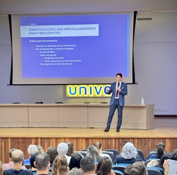 O presidente do Tribunal de Contas do Estado do Paraná (TCE-PR), conselheiro Ivens Linhares, profere palestra em Cascavel nesta quinta-feira (13 de março) sobre o início de mandato dos prefeitos paranaenses