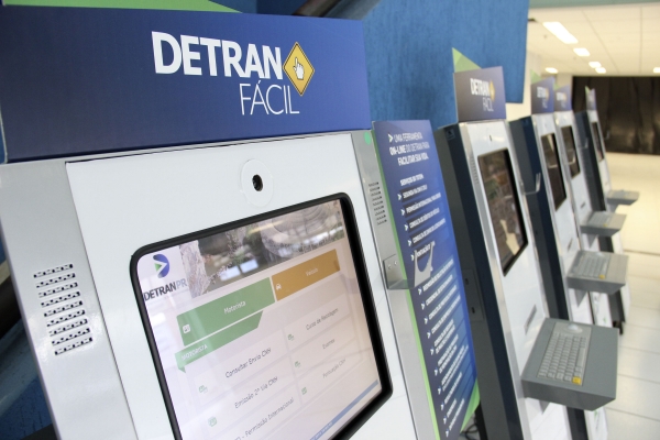 Máquinas de autoatendimento do Detran-PR. Foto: Divulgação