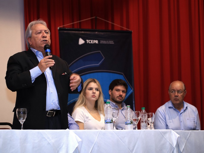 O presidente do TCE-PR, conselheiro Nestor Baptista, na abertura do curso Plano Anual de Fiscalização e Prestação de Contas, realizado em Londrina, em 22 de fevereiro. Foto: Wagner Araújo/Divulgação TCE-PR