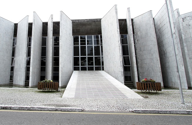 Fachada do edifício-sede do TCE-PR (Foto: Wagner Araújo/Divulgação TCE-PR)