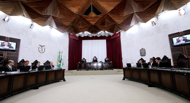 Primeira sessão do Pleno do TCE-PR em 2017, sob a presidência do conselheiro Durval Amaral, realizada em 26 de janeiro. Foto: Wagner Araújo/Divulgação TCE-PR
