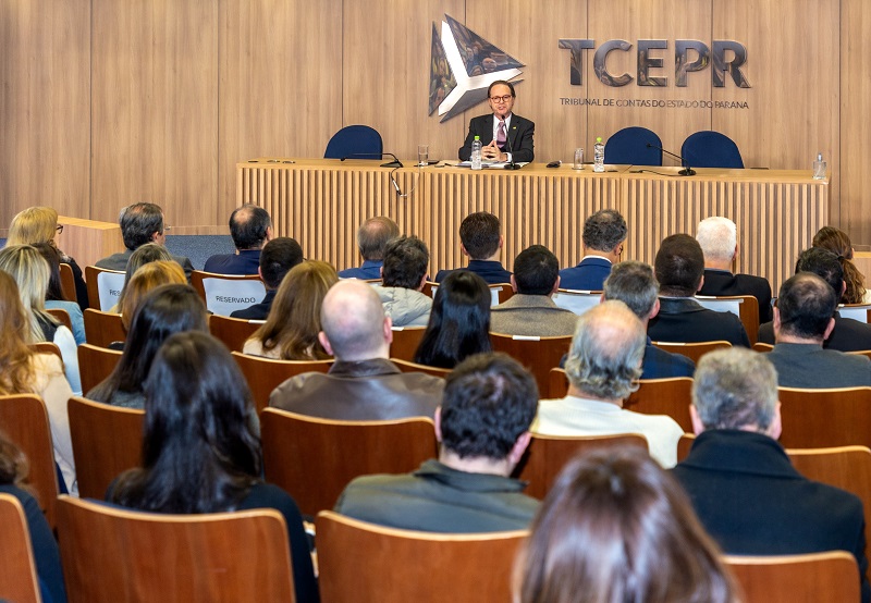 O ministro do STJ Joel Ilan Paciornik durante palestra na solenidade em comemoração aos 78 anos do Tribunal de Contas do Estado do Paraná (TCE-PR), em 2 de junho.  Foto: Mauro Beghetto Penteado/TCE-PR