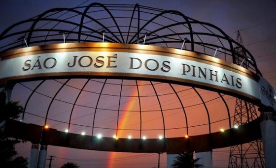 Vista noturna do portal de acesso a São José dos Pinhais pela Avenida das Torres, no limite com Curitiba. Foto: Divulgação