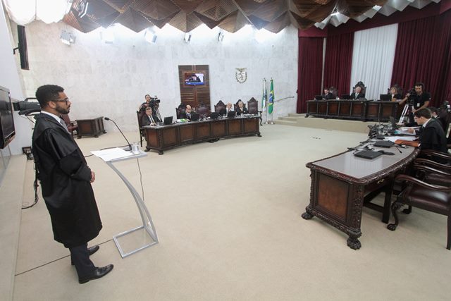 O advogado Luiz Carlos Pupim faz sustentação oral em processo de Tomada de Contas Extraordinária do Instituto de Terras, Cartografia e Geologia do Paraná (ITCG), julgado pelo Pleno do TCE-PR. Foto: Wagner Araújo/Divulgação TCE-PR