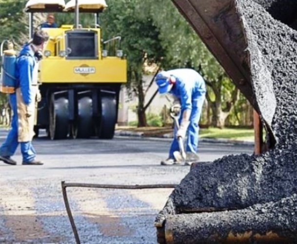 Obra de recapeamento executada pela Empresa de Desenvolvimento Urbano e Rural de Toledo (Emdur). Foto: Divulgação
