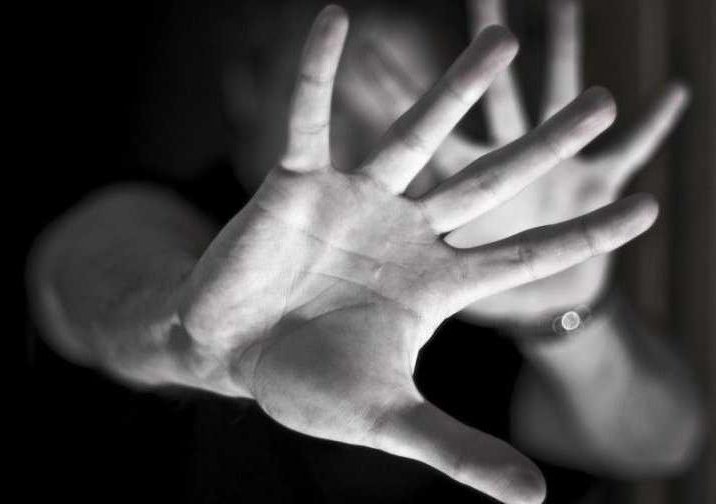A violência contra a mulher é um grave problema social que deve ser combatido pelo poder público