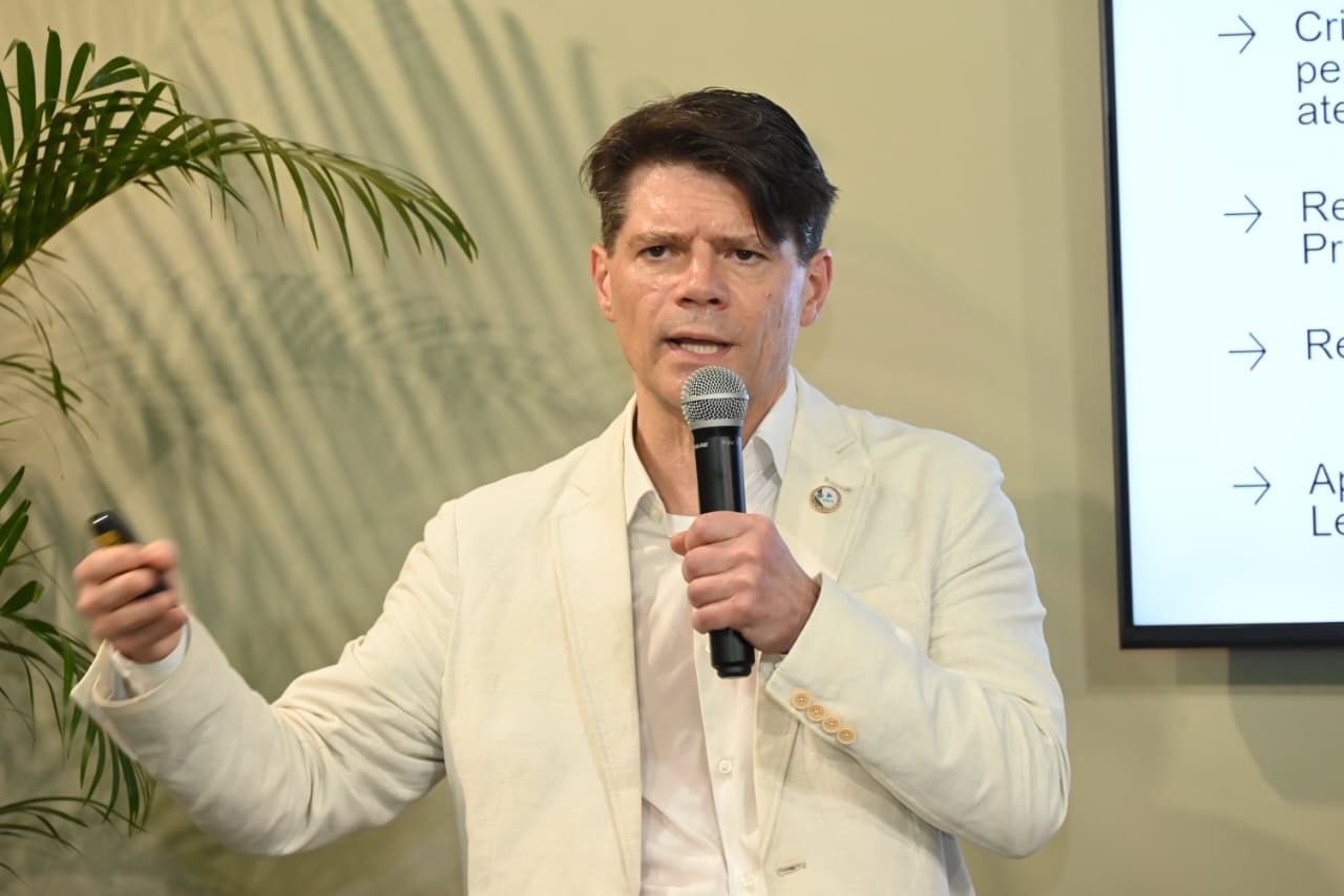 O presidente do TCE-PR, conselheiro Ivens Linhares, dá palestra na COP 30, em Belém do Pará