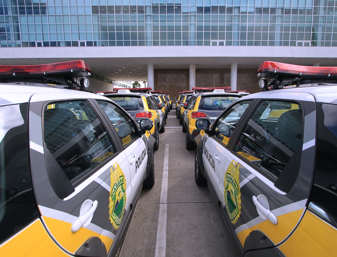 Apresentação de veículos novos da Polícia Militar do Paraná, em frente ao Palácio Iguaçu, em Curitiba, sede do governo estadual. Foto: Wagner Araújo/Divulgação TCE-PR