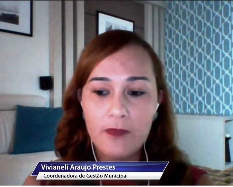 A coordenadora de Gestão Municipal do TCE-PR, Vivianeli de Araújo Prestes, durante live sobre a Prestação de Contas de 2020. Foto: Reprodução/YouTube