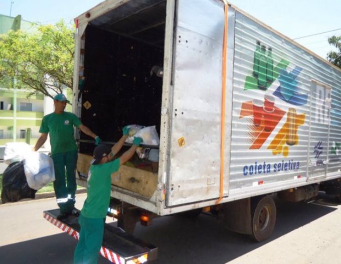 Coleta de lixo reciclável em Cianorte, município em que o serviço é executado pela Companhia de Saneamento do Paraná (Sanepar). Foto? Divulgação/Sanepar