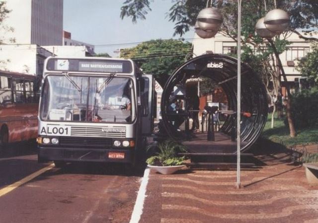 Estação-tubo em operação no Centro de Foz do Iguaçu, no período em que o sistema funcionou na cidade. Foto: Yassine Ahmad Hijazi