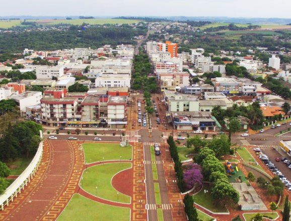 Vista aérea da sede urbana de Medianeira,município da Região Oeste do Paraná, a partir da Praça Ângelo Darolt. Foto: Divulgação