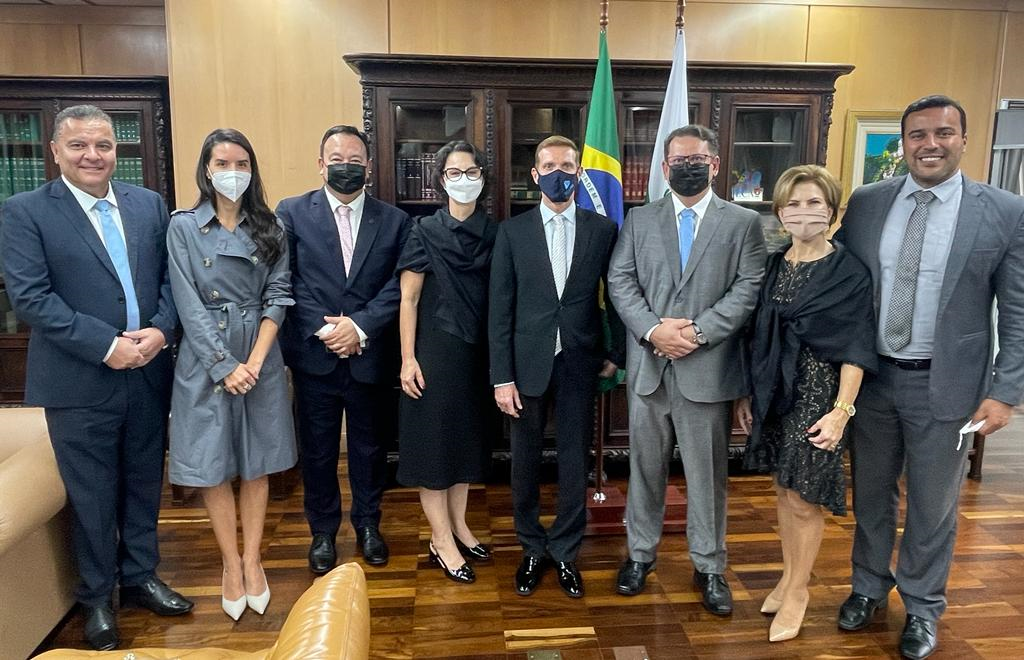 Diretoria da Amapar faz visita para estreitar laços com o TCE-PR. Comitiva foi recebida pelo presidente, conselheiro Fabio Camargo. Foto: Marcelo Lancia/DCS