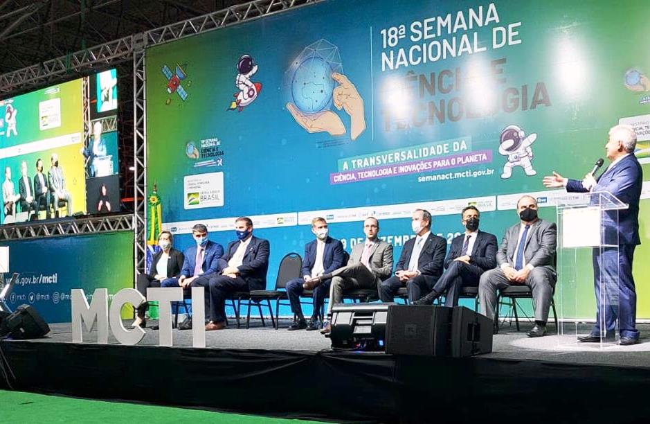 O ministro de Ciência, Tecnologia e Inovação, Marcos Pontes, na solenidade de assinatura de parceria do Instituto Nacional de Pesquisas Espaciais (INPE) com o Tribunal de Contas do Estado do Paraná (TCE-PR) para a utilização de imagens de satélite na fiscalização de obras públicas. Foto: Divulgação