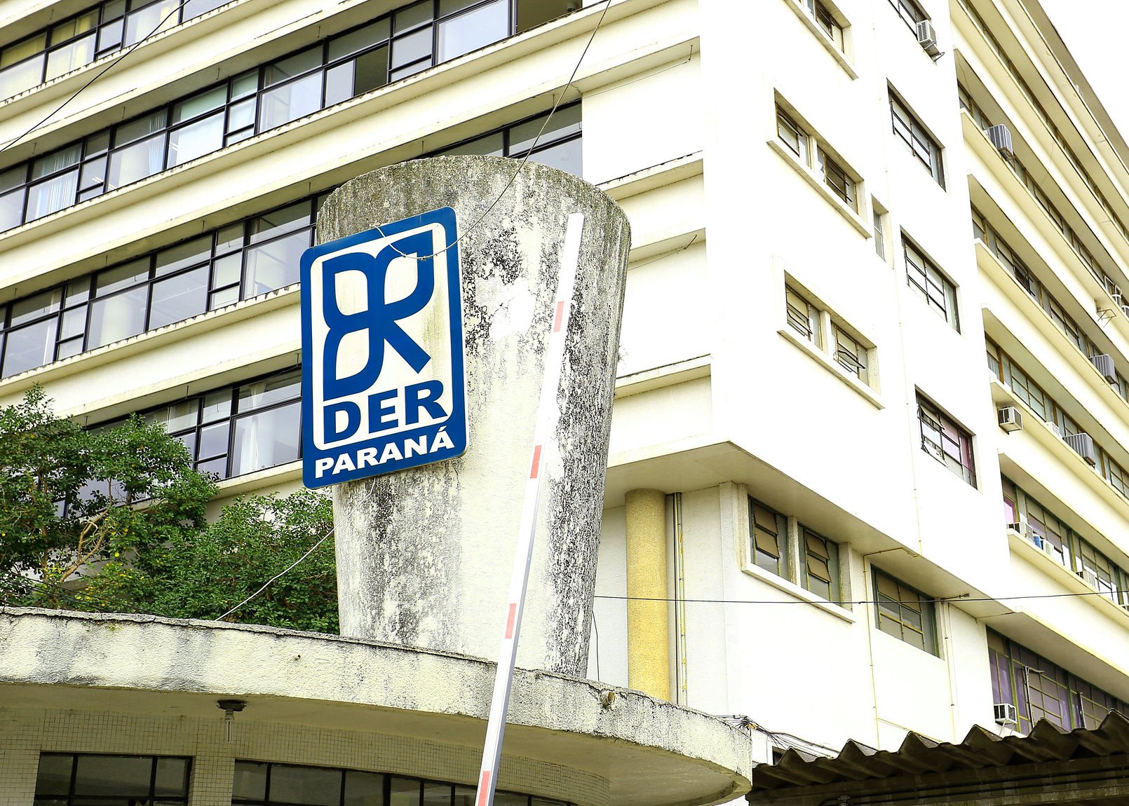 Sede do Departamento de Estradas de Rodagem do Estado do Paraná (DER-PR, em Curitiba. Foto: Wagner Araújo/Divulgação TCE-PR