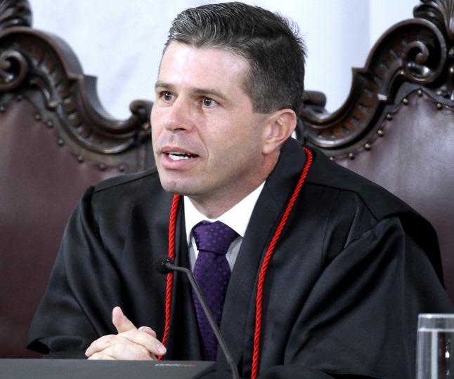 O procurador-geral do Ministério Público de Contas do Estado do Paraná (MPC-PR), Flávio Berti, durante sessão do Pleno do TCE-PR. Foto: Wagner Araújo/Divulgação TCE-PR