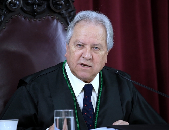 O presidente do TCE-PR, conselheiro Nestor Baptista, comanda sessão do Pleno de Tribunal. Foto: Wagner Araújo/Divulgação TCE-PR