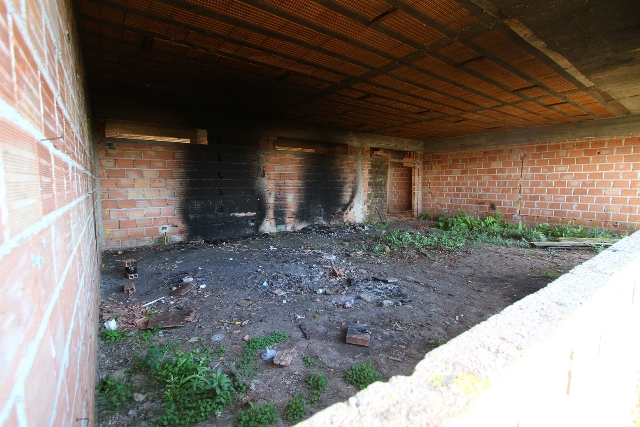 Foto, de setembro de 2017, mostra a obra então abandonada do Colégio Jardim Paulista, em Campina Grande do Sul, de responsabilidade da Construtora Valor. Foto: Wagner Araújo/Divulgação TCE-PR
