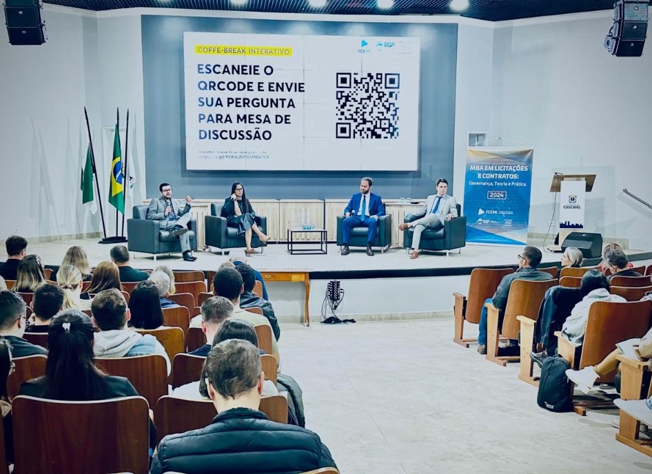 Servidores do TCE-PR ministram aula presencial do MBA em Licitações e Contratos no Município de Cascavel, na Região Oeste do Paraná.