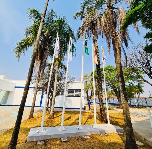 Praça Brasílio de Araújo Filho, em Bela Vista do Paraíso, onde está o Teatro Geraldo Moreira, reformado pelo Sistema Fecomércio do Paraná. Foto: Ulisses Rodrigues/Divulgação