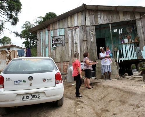 Atendimento realizado pelo Programa Família Paranaense, que recebe recursos do Banco Interamericano de Desenvolvimento (BID). Foto: Divulgação/Agência Estadual de Notícias