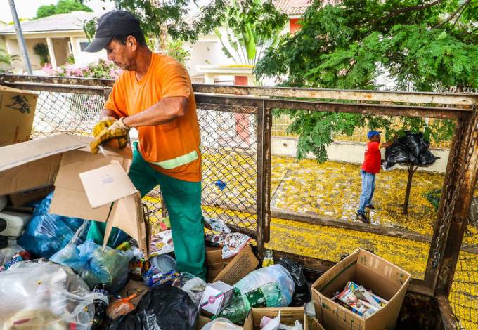 Reciclagem do lixo em Nova Esperança, município paranaense que lidera o ranking nacional do Índice de Sustentabilidade de Limpeza Urbana (ISLU). Foto: Jornal Folha de São Paulo