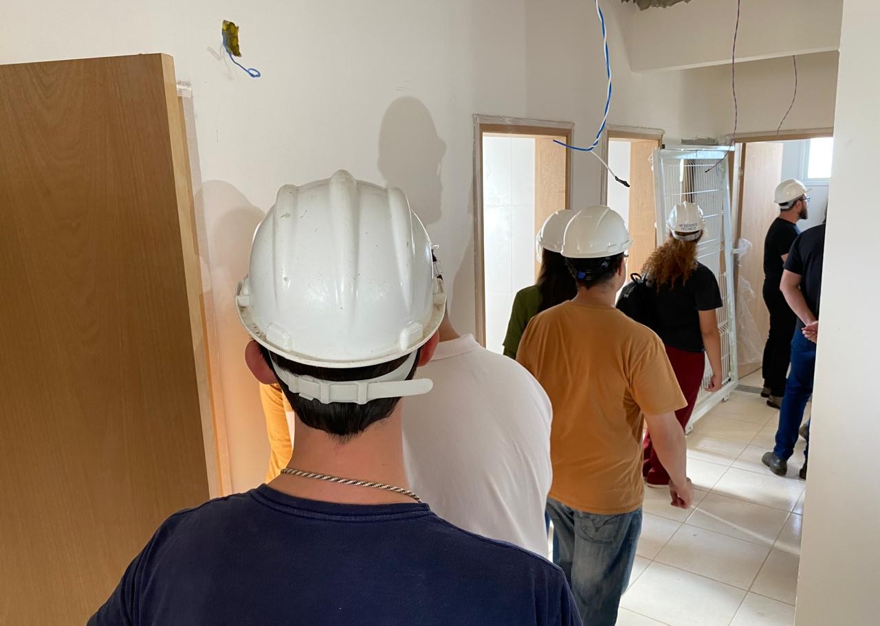 Ver a Cidade 2024 - UEPG - Vistoria em obra paralisada da Casa da Mulher Brasileira em Ponta Grossa