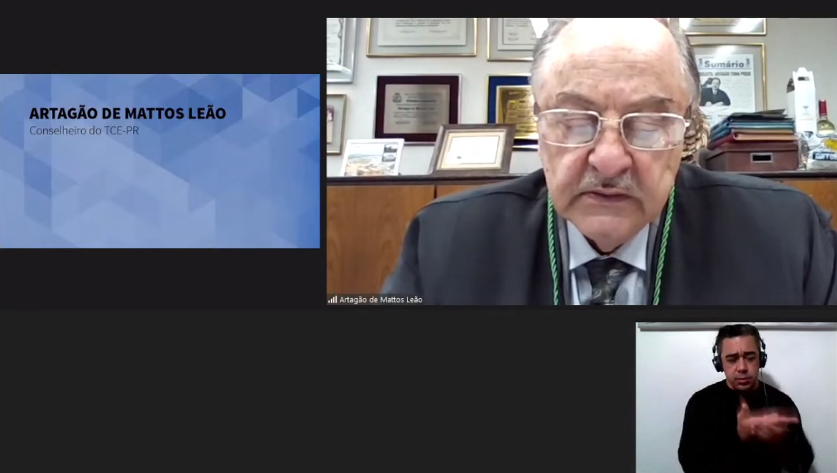 Conselheiro Artagão de Mattos Leão relata sua pauta em sessão virtual do Tribunal Pleno. Foto: DCS/Divulgação