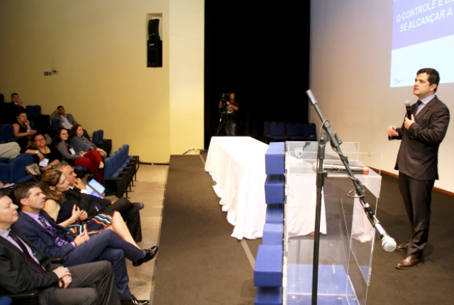 O coordenador-geral de Fiscalização, Rafael Ayres falou sobre o PAF e as ferramentas de controle na primeira palestra do evento