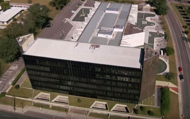 Vista aérea da sede do TCE-PR, no bairro Centro Cívico, em Curitiba,com o Edifício-Anexo em primeiro plano. Foto: Divulgação