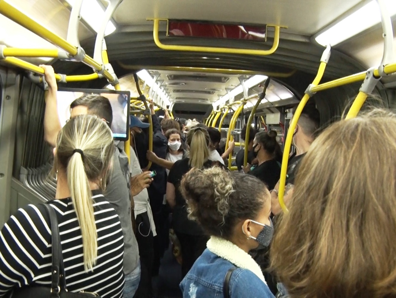 Ônibus na Estação Praça Eufrásio Corrêa, no Centro de Curitiba, em foto tirada pela equipe de fiscalização do TCE-PR. Foto: Divulgação/TCE-PR