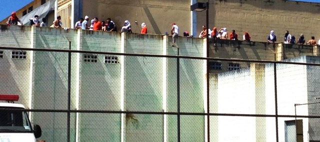 Rebelião ocorrida em setembro de 2014 na Penitenciária Central do Estado, em Piraquara, na Região Metropolitana de Curitiba. Foto: Jornal Gazeta do Povo