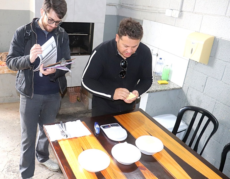 Integrantes da equipe do TCE-PR durante fiscalização sobre o fornecimento de alimentação nas unidades penais do Paraná. Foto: TCE-PR