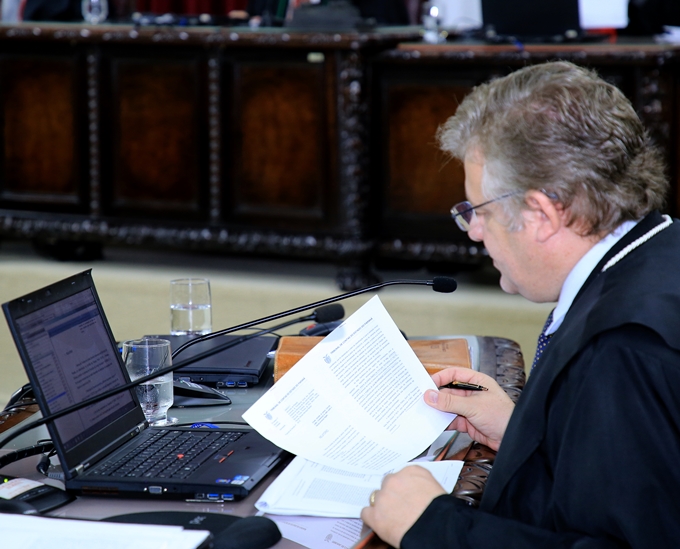 O auditor Cláudio Kania relata processo em sessão da Segunda Câmara do TCE-PR. Foto: Wagner Araújo/Divulgação TCE-PR