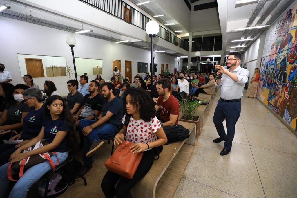 O ouvidor do Tribunal de Contas do Estado do Paraná, Patrick Machado, ministra palestras sobre controle social na Universidade Federal do Tocantins (UFT), em Palmas. Foto: Divulgação/TCE-TO