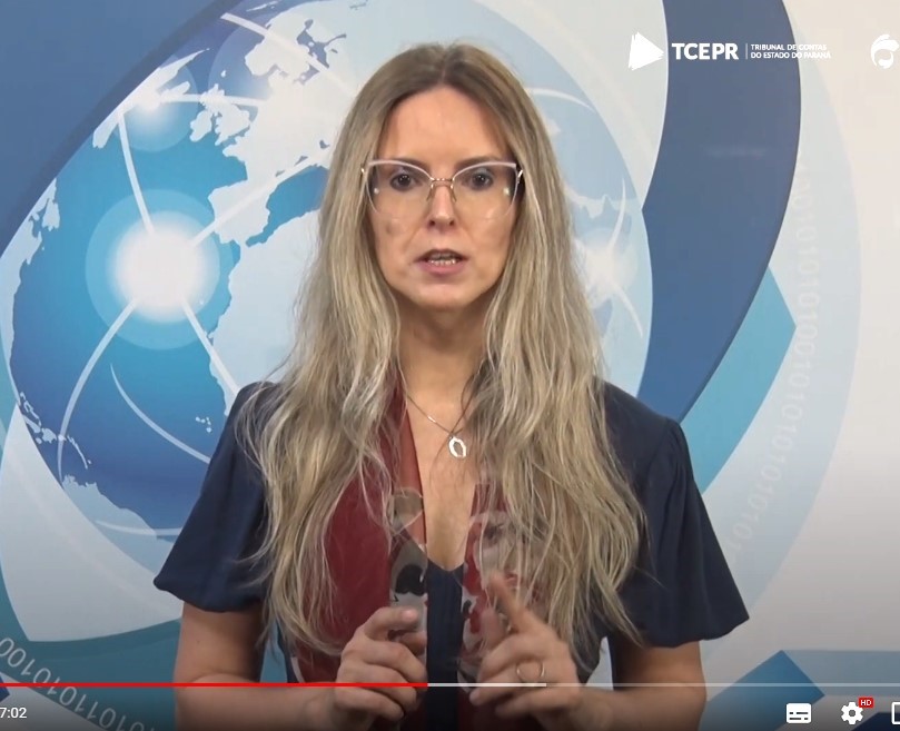A auditora de controle externo Carla Regina Martins, em vídeo de capacitação sobre caracterização de desastre e condições legais para a decretação de Situação de Emergência e de Estado de Calamidade Pública.