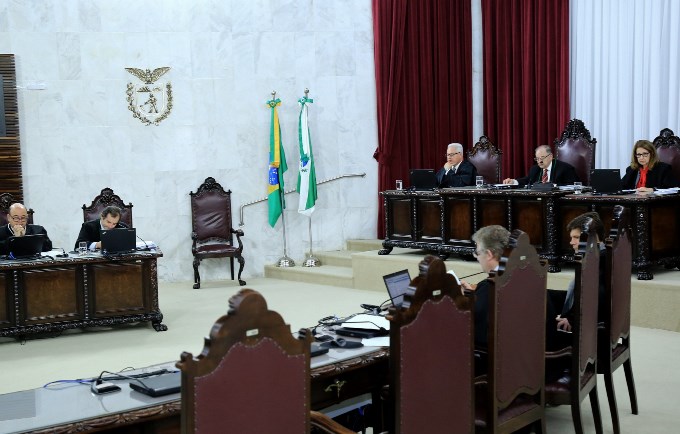 Sessão da Segunda Câmara do TCE-PR, presidida pelo conselheiro Artagão de Mattos Leão. Foto: Wagner Araújo/Divugação TCE-PR
