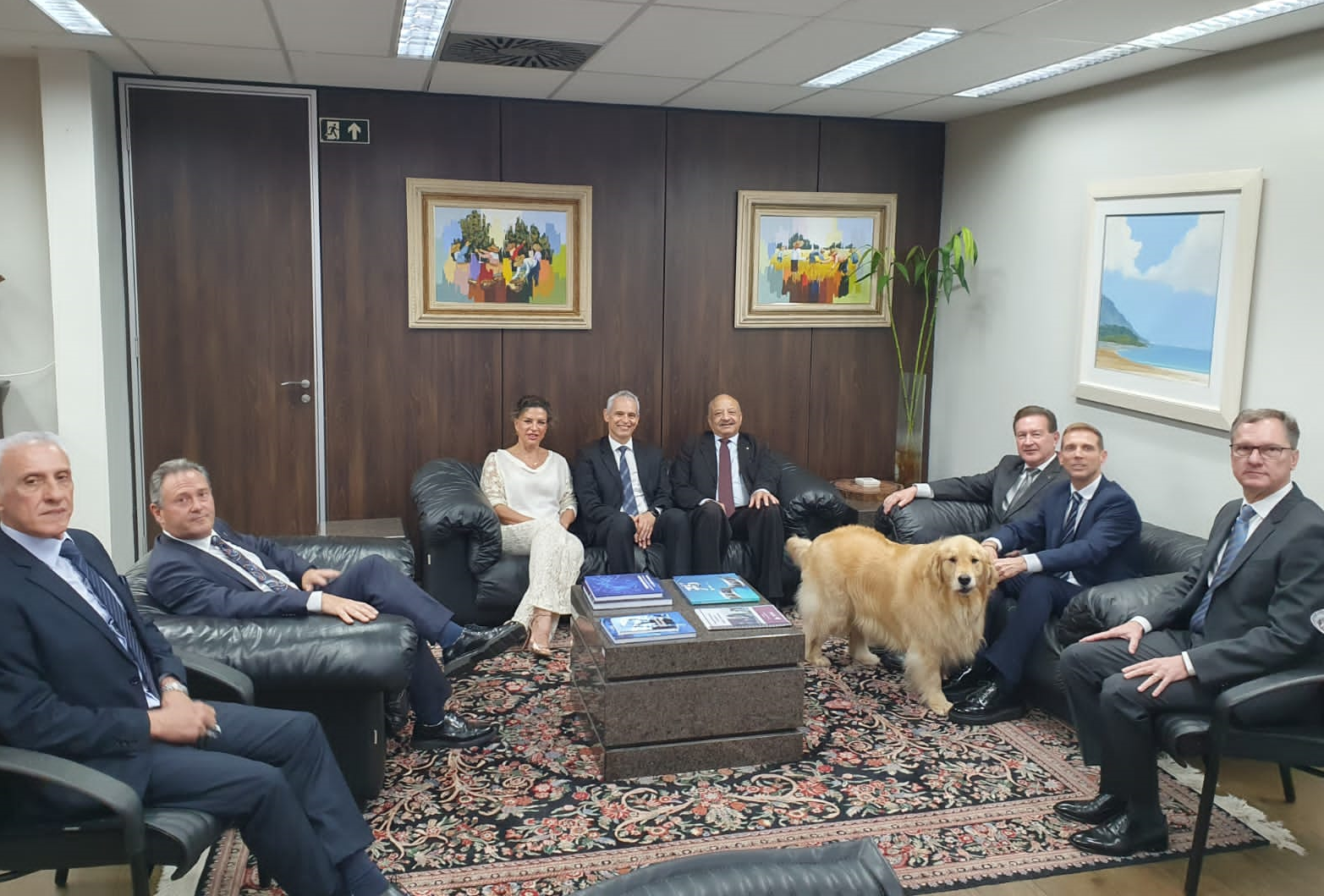 O desembargador Luiz Fernando Tomasi Keppen e integrantes da cúpula do TJ-PR, em visita ao presidente do TCE-PR, conselheiro Fabio Camargo, convidam para posse do desembargador em fevereiro. Foto: DCS/Divulgação