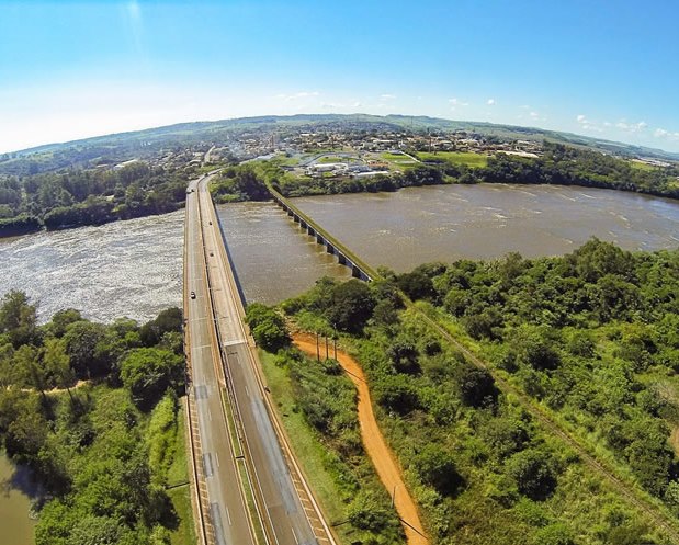 Vista parcial da sede urbana de Jataizinho. na Região Metropolitana de Londrina, a partir da ponte sobre o Rio Tibagi. Foto: Antônio Neto/Divuglação